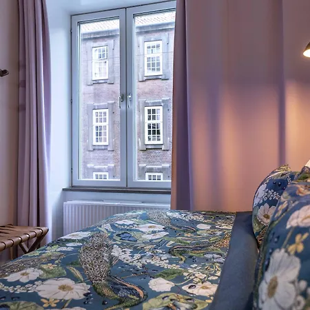 Hotel One 4*