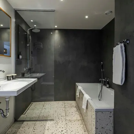 Hotel One